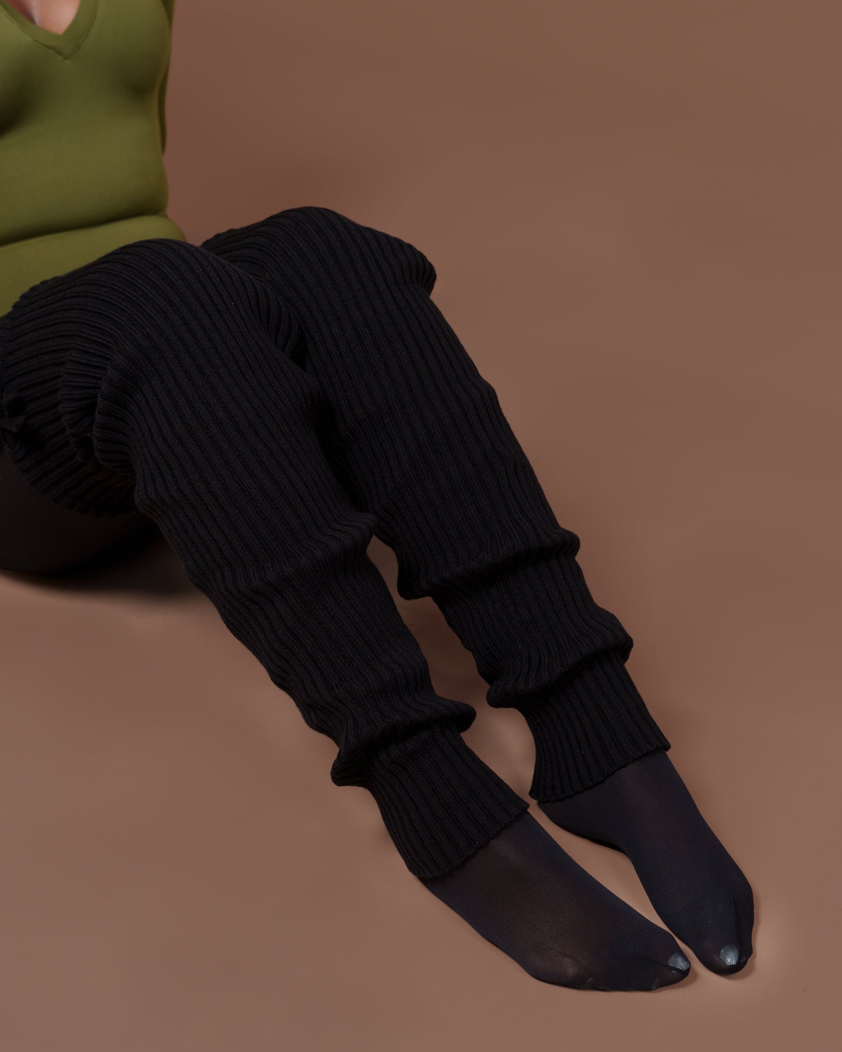 Thigh Land Legwarmer In Black