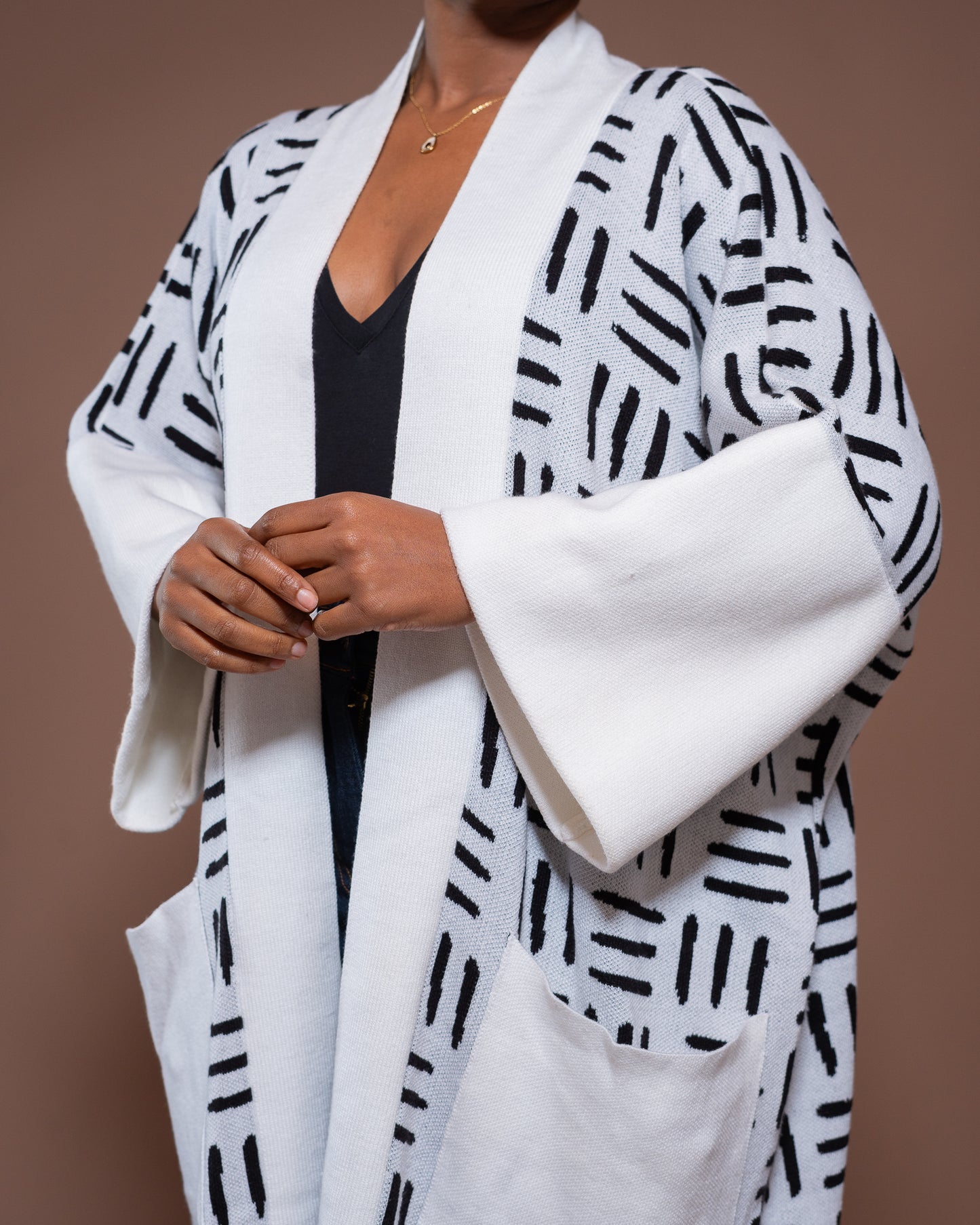 Sanaa Kimono in White Black